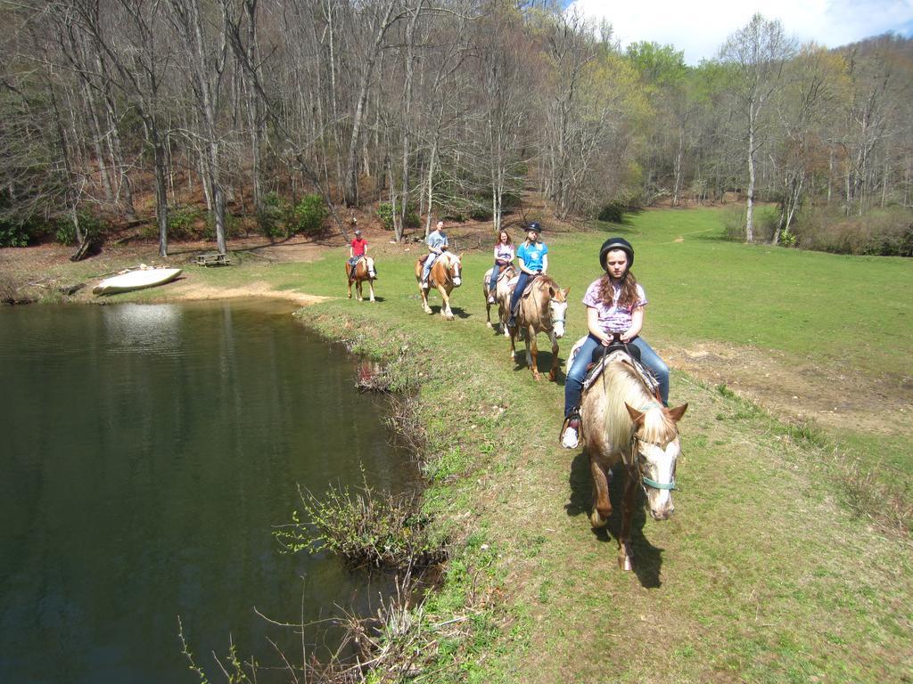 Arrowmont Stables & Cabins Cullowhee Exterior foto